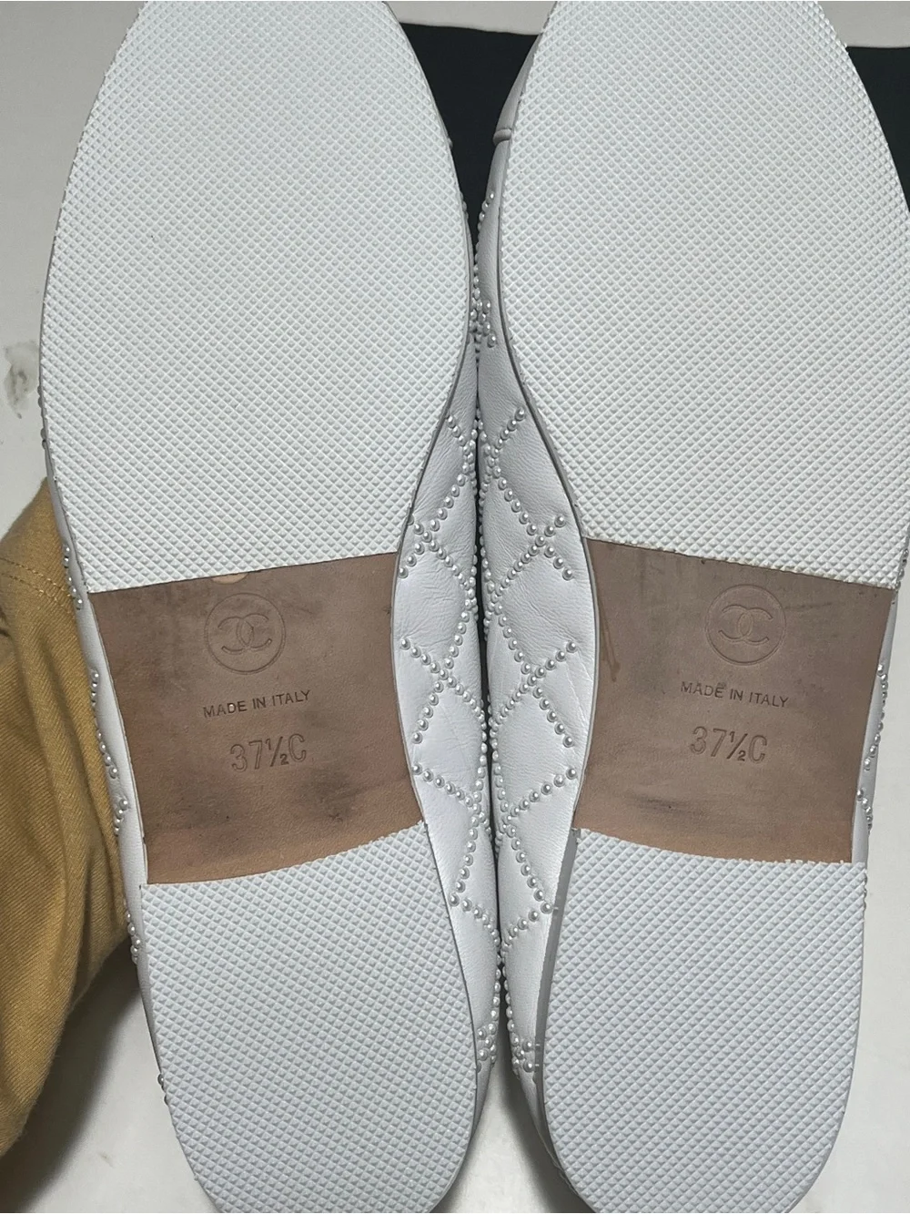 Chanel White pearl Quilted Leather Ballet Flats